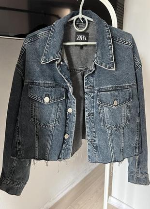 Укорочена джинсова куртка zara