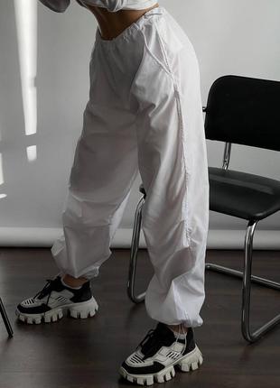 Хитовые женские широкие брюки парашюта (карго) из плащевки, на затяжках3 фото