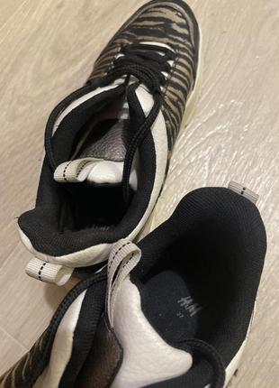 Кроссовки h&m.