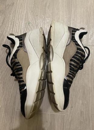 Кроссовки h&m.