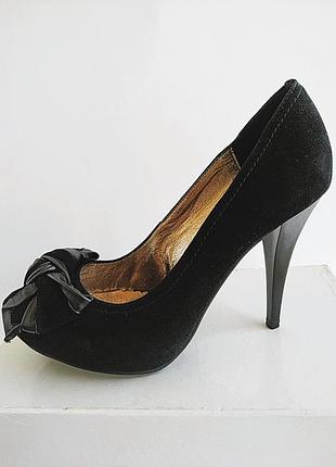 Туфли з натуральної замшіна закритій платформі розміри 36 38  39.польща.