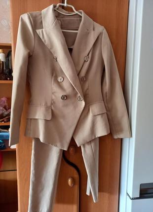 Продам костюм