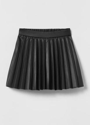 Черная плиссированная юбка zara искусственная эко кожа в складку