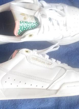 Adidas.белые кожаные кроссовки.р.39.
