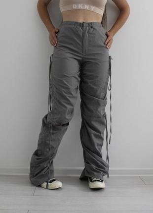 Актуальные брюки-парашуты серого цвета shein в предельном стиле
