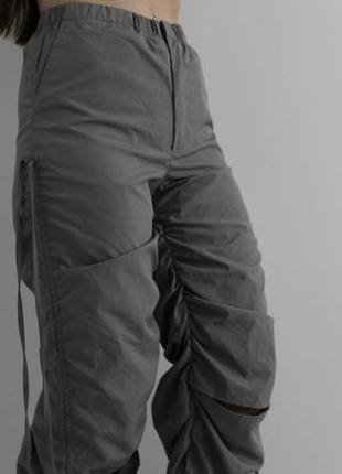 Актуальные брюки-парашуты серого цвета shein в предельном стиле