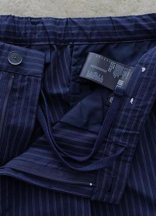 Неймовірно красиві,базові брюки в смужку uniqlo темно-синього кольору