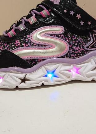 Брендовые супер легкие кроссовки с огоньками skechers.