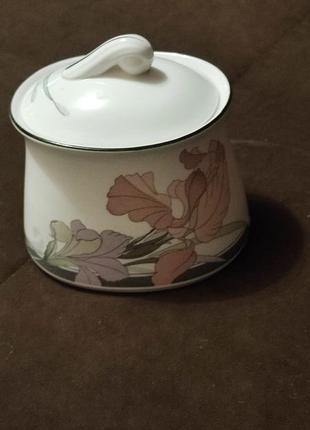 Винтажная изящная сахарница от noritake