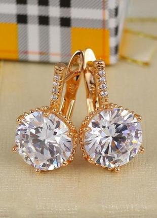 Серьги xuping jewelry с белым большим камнем шестигранная оправа 2 см золотистые