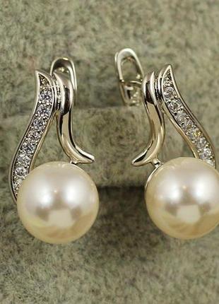 Серьги  xuping jewelry виток с жемчугом 1.7 см серебристые