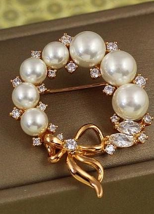 Брошка xuping jewelry віночок із перлів 3,8 см золотиста