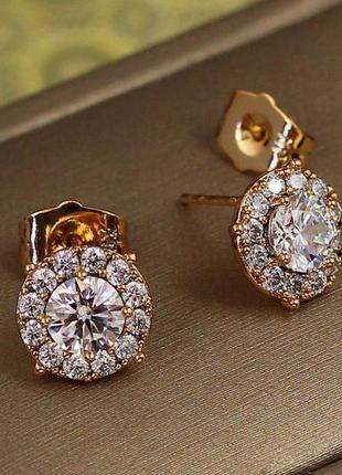 Сережки гвоздики xuping jewelry білий камінь в обідку із фіанітів 9 мм золотисті