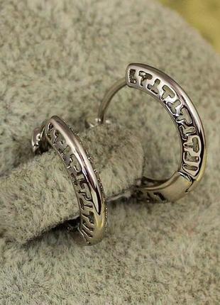 Серьги xuping jewelry колечки с греческим узором по бокам 1,5 см серебристые