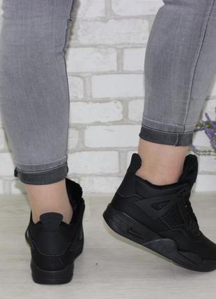 Зимові спортивні черевики кросівки на хутрі чорний4 фото