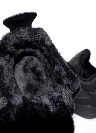 Зимові спортивні черевики кросівки на хутрі чорний10 фото