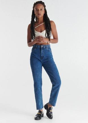 Женские джинсы мом stradivarius denim jeans women’s mom классические на высокой талии zara синие брюки штаны bershka для повседневной носки базовые
