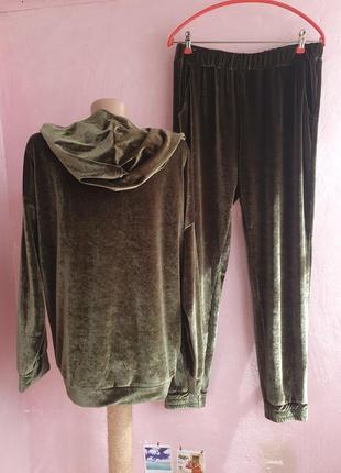 Велюровый костюм