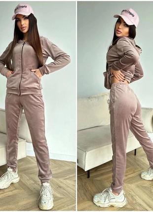 Велюровый женский спортивный костюм