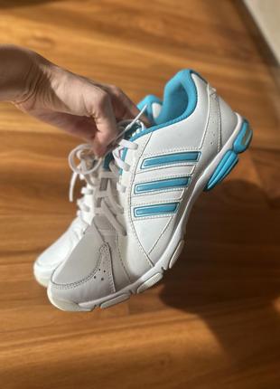 Жіночі кросівки adidas