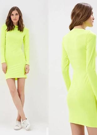 Яркое желтое короткое нежное платье