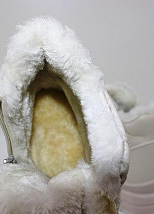 Жіночі зимові бежеві кросівки на хутрі беж10 фото