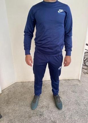 Чоловічий спортивний костюм nike