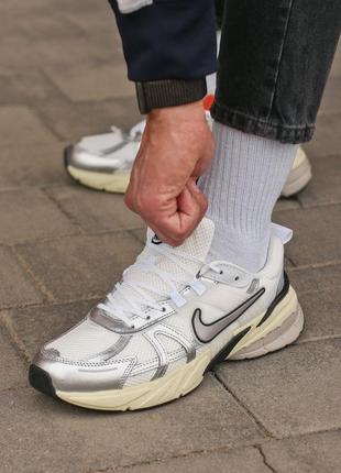 Чоловічі кросівки nike v2k runtekk «summit white metallic silver»