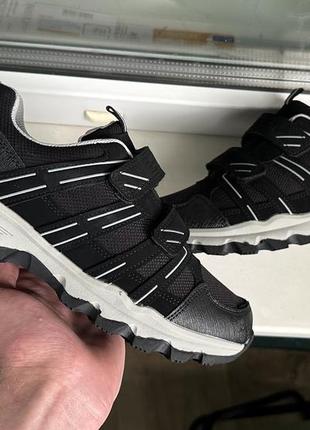 Оригінальні ідеальні кросівки mountain warehouse 37-37,5 розмір на липучках