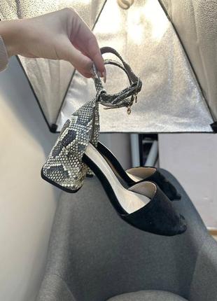 Босоніжки жіночі з натуральної італійської шкіри та замші на підборах3 фото