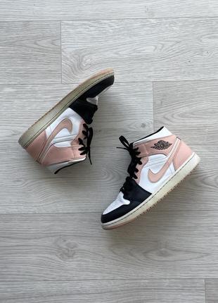 Шикарные кроссовки nike air jordan 1 mid crimson tint pink/white/black3 фото