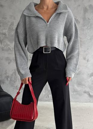 Светр з щільного трикотажу