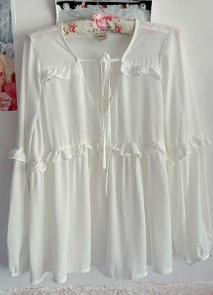 Блуза з рюшами