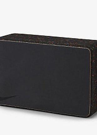 Блок для йоги nike mastery yoga block чорний уні 7,5 х 15 х 23 см