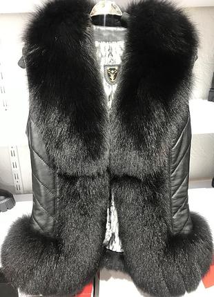 Кожаная жилетка