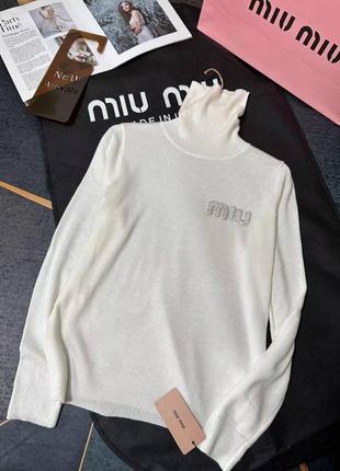 Гольф в стиле miu miu белый, голубой