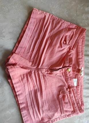 Женские короткие шорты