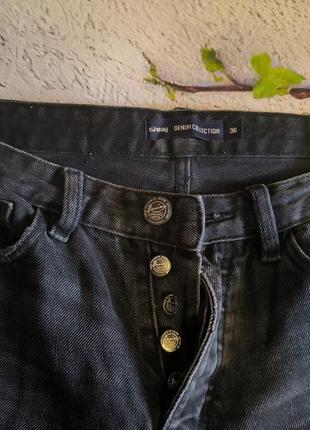 Стильные джинсы слимы