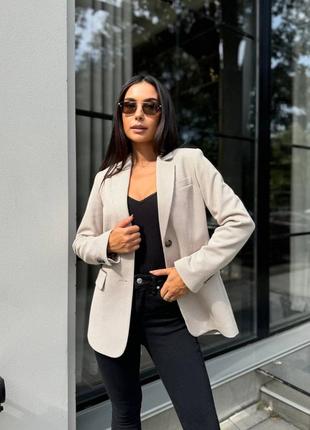 Пиджак на подкладке с карманами