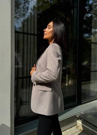 Пиджак на подкладке с карманами