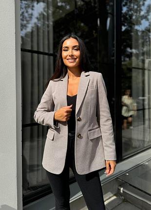 Пиджак на подкладке с карманами