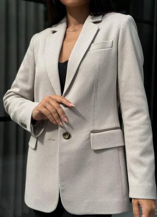 Пиджак на подкладке с карманами