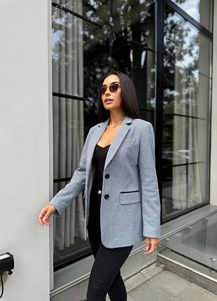 Пиджак на подкладке с карманами