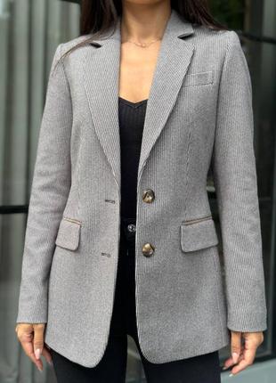 Пиджак на подкладке с карманами