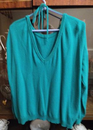 Крутой джемпер,италия, позади спинка стягивается на верьовке