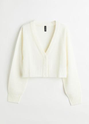 Молочный кардиган на 3 пуговицы