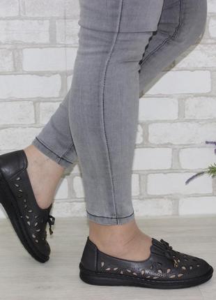 Літні жіночі туфлі з перфорацією на низькій танкетці графіт2 фото