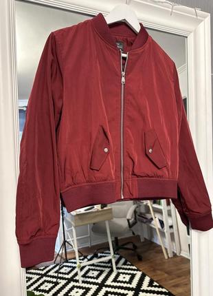 Бомбер бордовий bershka