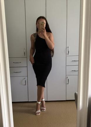 Асимметричное платье на одно плечо