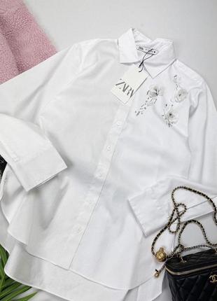 Біла котонова сорочка з квітками